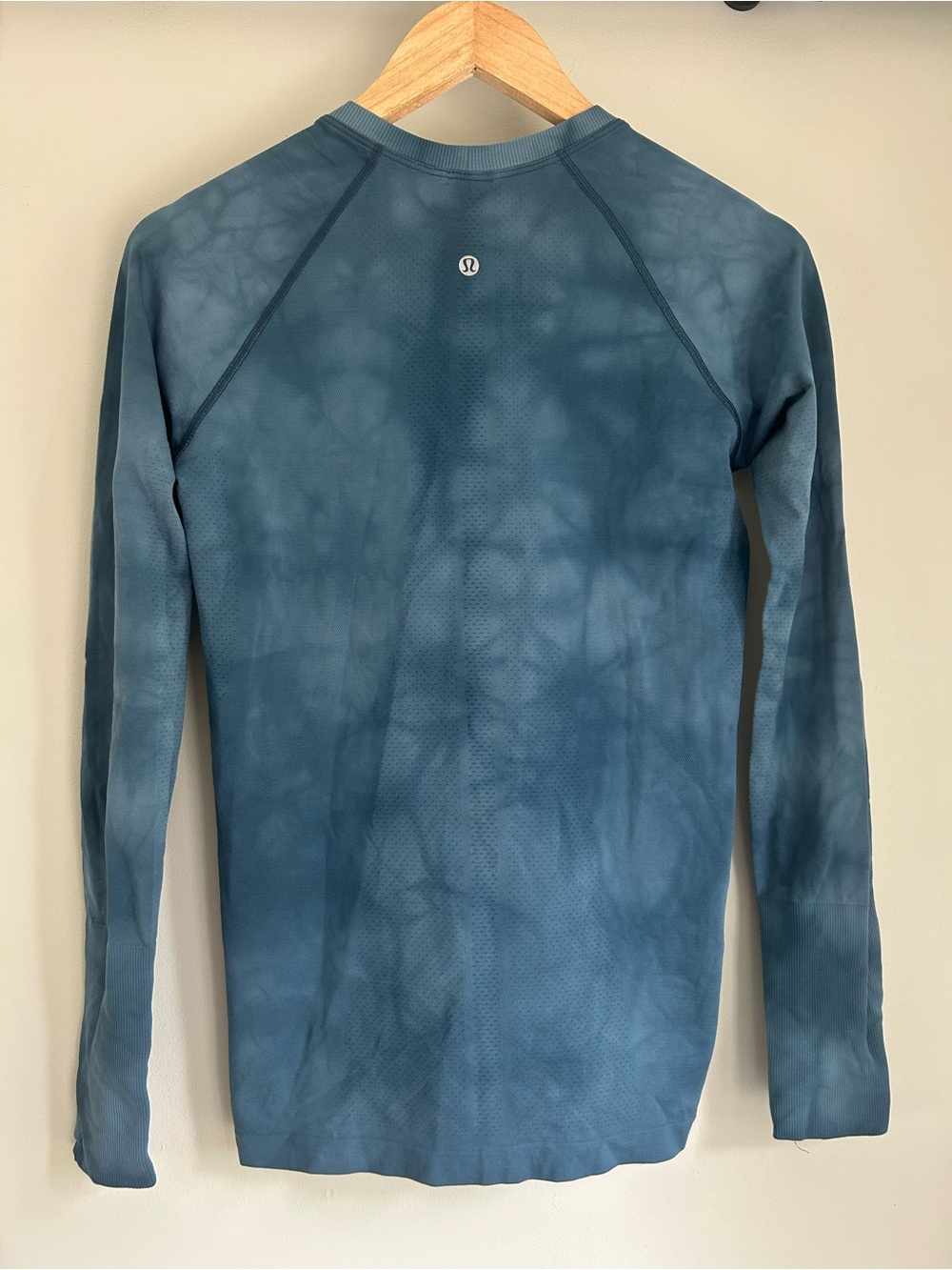 Lulu Swiftly Speed Long Sleeve Rare Size 8